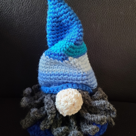 Gnome stuffie - Picture 3 of 3